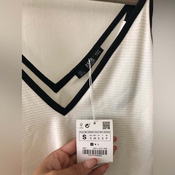 Brand new cute tank top - Picture 2 of 3